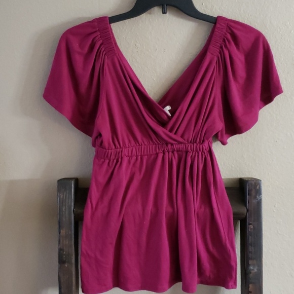 Xhilaration Tops - Xhilaration v-neck Medium Fushia Pink